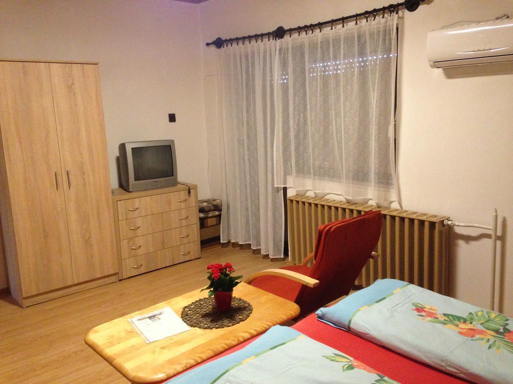 Abszolut Vendeghaz Keszthely Exteriör bild